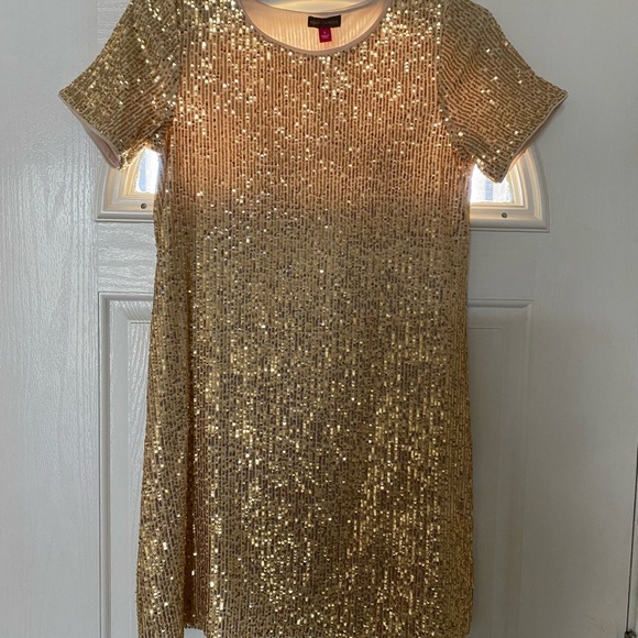 Vince Camuto Dresses & Skirts - Gold Sequin Short Sleeve Dress